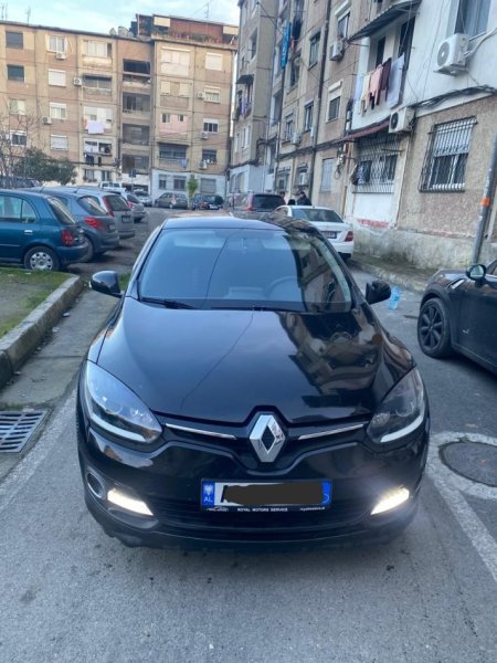Tirane, shitet makine Renault Megan Nafte, e zeze automatik 190.000 km 5.000 €
