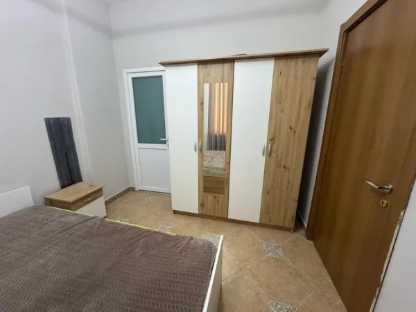 Tirane, jepet me qera apartament 1+1 , 