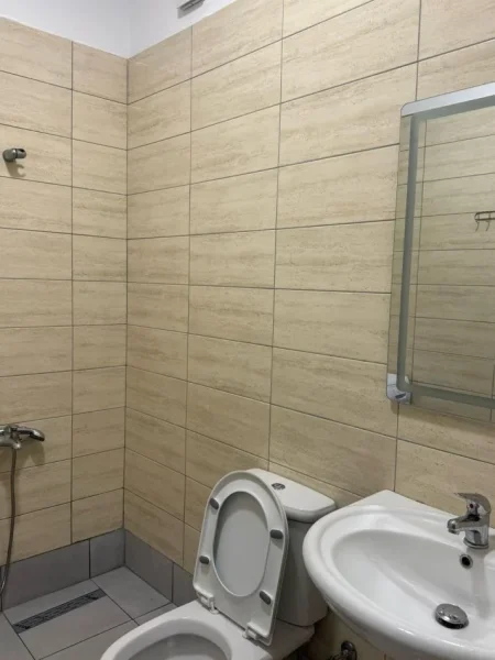 Tirane, jepet me qera apartament 1+1 , 