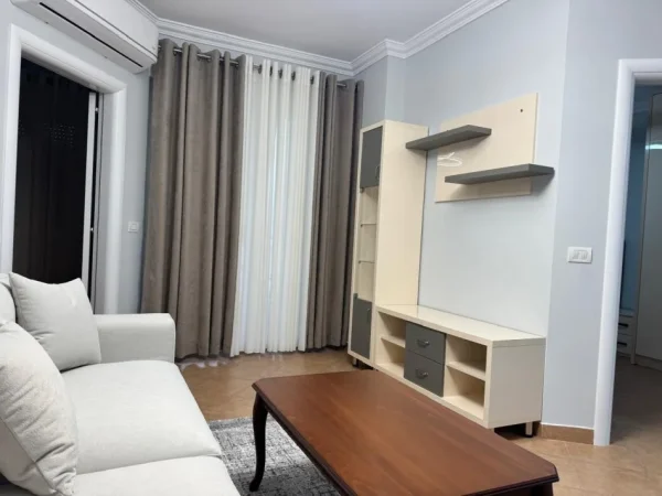 Tirane, jepet me qera apartament 2+1 Kati 7, 80 m² 800 € (21 dhjetori)