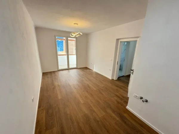 Tirane, shitet apartament 1+1 Kati 4, 59 m²