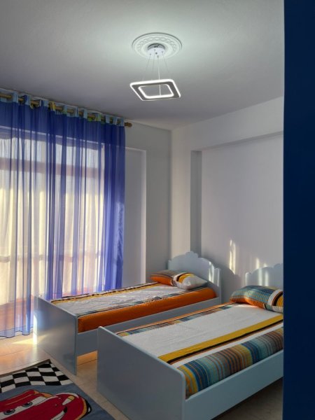 Tirane, jepet me qera apartament 2+1+Aneks+Ballkon Kati 8, 110 m² 650 € (selite)