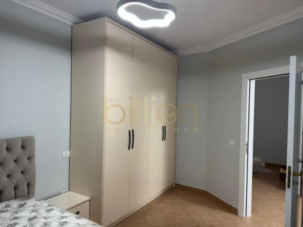 Tirane, jepet me qera 2+1 , 100 m² 800 € (Rruga e kavajes)