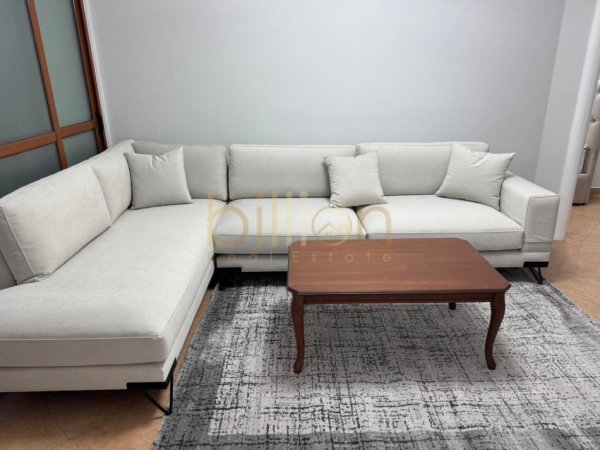 Tirane, jepet me qera 2+1 , 100 m² 800 € (Rruga e kavajes)