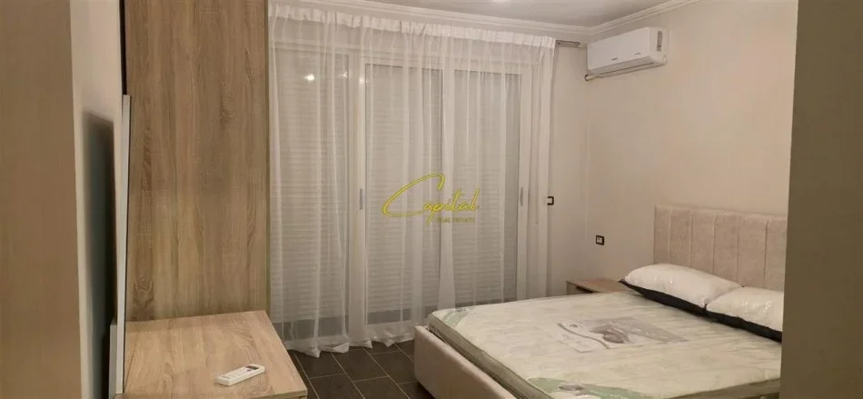 Tirane, jepet me qera apartament 2+1 Kati 6, 120 m² 500 € (KOMBINAT)