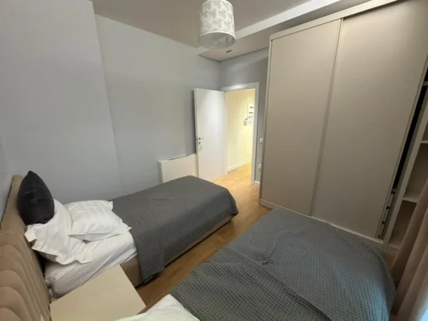 Tirane, jepet me qera apartament 2+1 Kati 7, 130 m² 1.200 € 