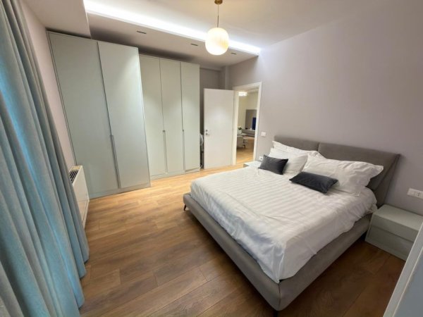 Tirane, jepet me qera apartament 2+1 Kati 7, 130 m² 1.200 € 