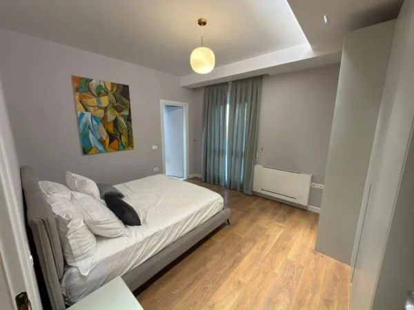 Tirane, jepet me qera apartament 2+1 Kati 7, 130 m² 1.200 € 