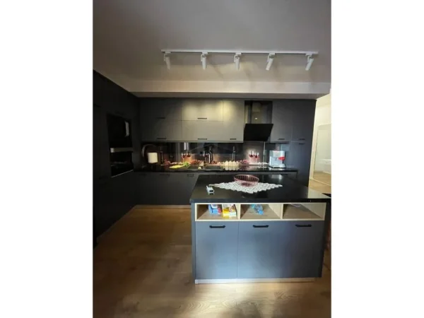 Tirane, jepet me qera apartament 2+1 Kati 5, 110 m² 1.000 € 