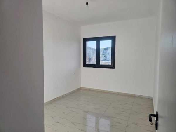 Tirane, jepet me qera apartament 2+1 Kati 2, 82 m² 430 € (Rruga Llazar Shapatini)