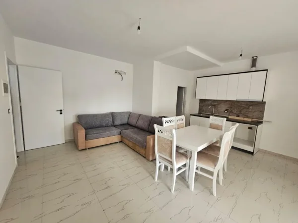 Tirane, jepet me qera apartament 2+1 Kati 2, 82 m² 430 € (Rruga Llazar Shapatini)