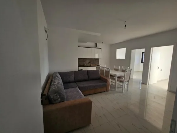 Tirane, jepet me qera apartament 2+1 Kati 2, 82 m² 430 € (Rruga Llazar Shapatini)