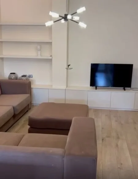 Tirane, jepet me qera apartament 2+1 Kati 2, 120 m² 1.000 € (MYSLYM SHYRI)