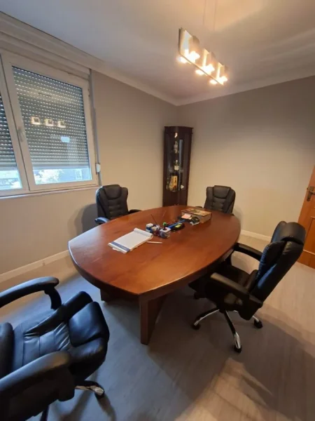 Tirane, jepet me qera zyre Kati 1, 105 m² 700 € (vasil shanto)