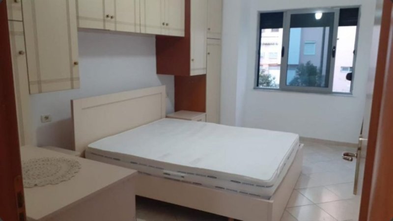 Tirane, jepet me qera apartament 1+1 Kati 2, 56 m² 350 € (yzberisht)
