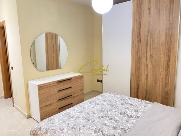 Tirane, jepet me qera apartament 2+1 Kati 10, 103 m² 900 € (PAZARI I RI)
