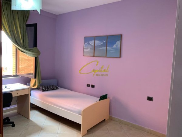 Tirane, jepet me qera apartament 2+1 Kati 10, 103 m² 900 € (PAZARI I RI)