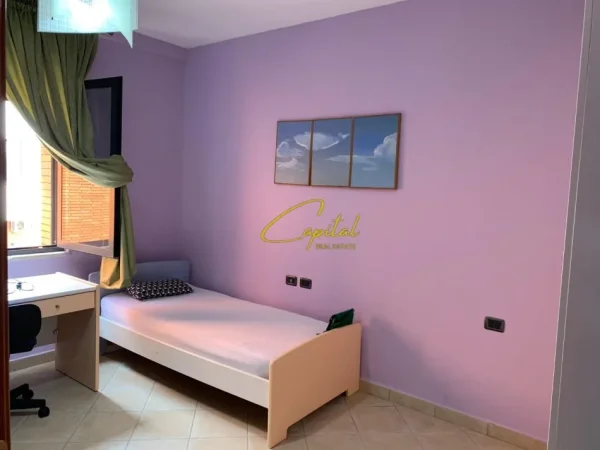 Tirane, jepet me qera apartament 2+1 Kati 10, 103 m² 900 € (PAZARI I RI)