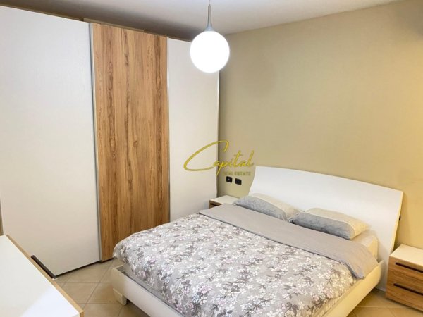 Tirane, jepet me qera apartament 2+1 Kati 10, 103 m² 900 € (PAZARI I RI)
