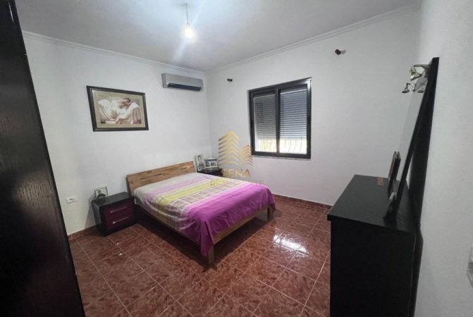 Tirane, jepet me qera Vile 2+1+Ballkon Kati 1, 90 m² 400 € (Rruga Llazar Shapatini)