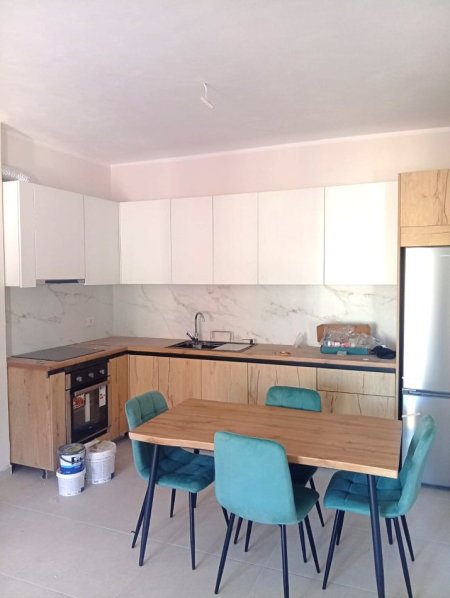 Jepet me Qera Apartament 1+1 ne 5 Maji,     400 €URO