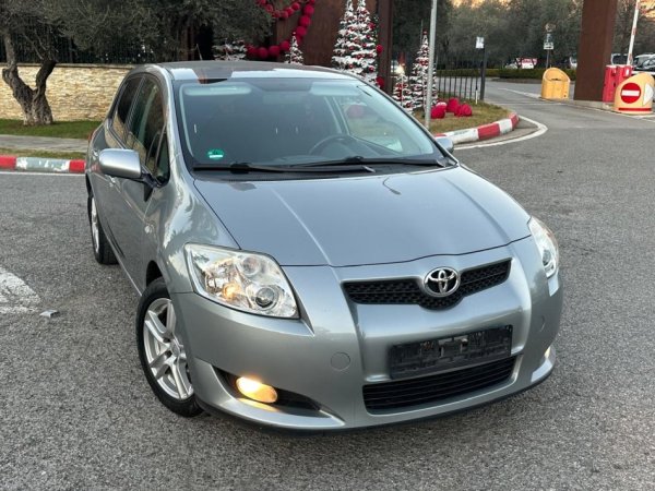 Tirane, shes makine TOYOTA AURIS 1.4 Nafte, gri metalizato manuale Klima 163.530 km