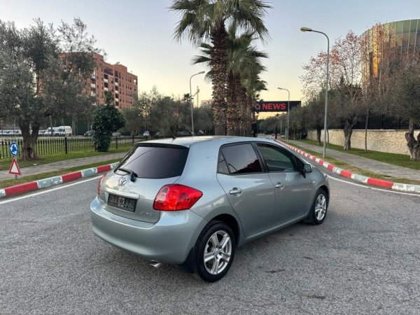 Tirane, shes makine TOYOTA AURIS 1.4 Nafte, gri metalizato manuale Klima 163.530 km