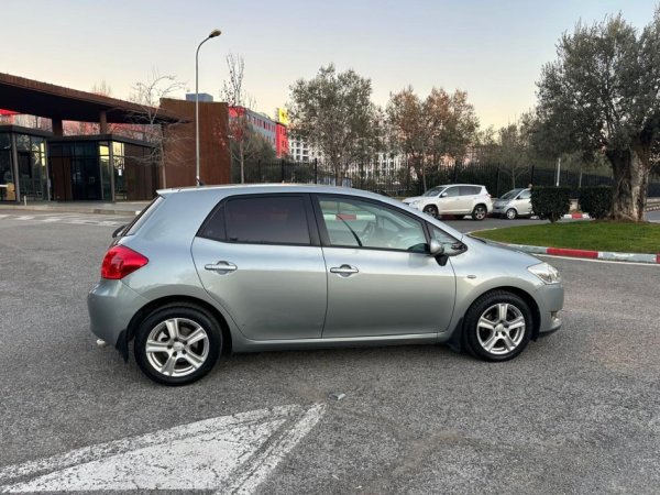 Tirane, shes makine TOYOTA AURIS 1.4 Nafte, gri metalizato manuale Klima 163.530 km