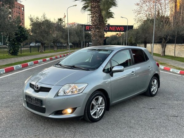 Tirane, shes makine TOYOTA AURIS 1.4 Nafte, gri metalizato manuale Klima 163.530 km