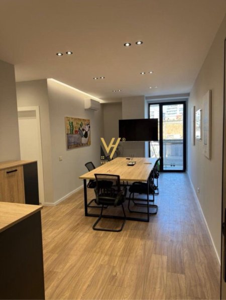 Tirane, jepet me qera ambjent biznesi Kati 3, 70 m² 700 € (MINE PEZA)