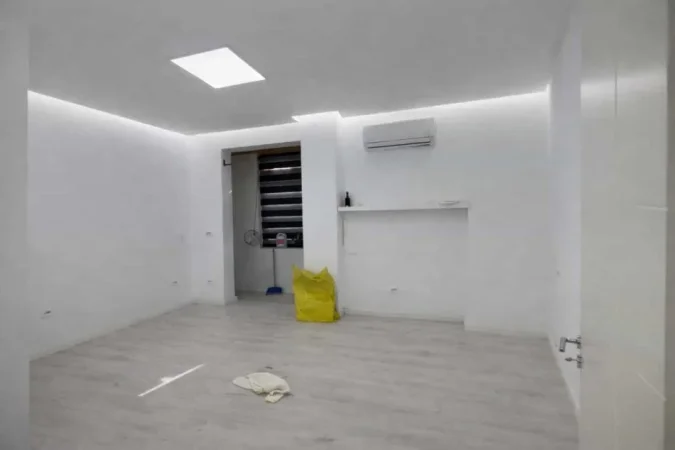 Tirane, jepet me qera zyre Kati 2, 70 m² 550 € (Rruga Petro Nini Luarasi)