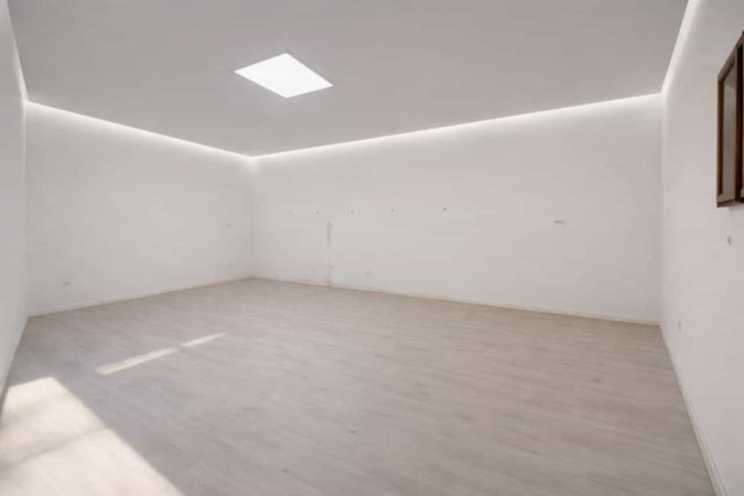 Tirane, jepet me qera zyre Kati 2, 70 m² 550 € (Rruga Petro Nini Luarasi)