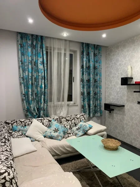 Tirane, shitet apartament 2+1+Ballkon Kati 3, 82 m² 175.000 € (Rruga e durrsit prane Koloseut)