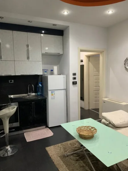 Tirane, shitet apartament 2+1+Ballkon Kati 3, 82 m² 175.000 € (Rruga e durrsit prane Koloseut)