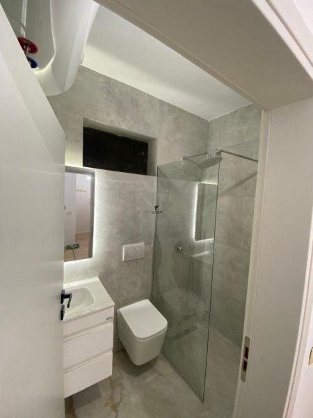 Tirane, jepet me qera apartament 2+1 Kati 2, 80 m² 650 € (5 MAJI)