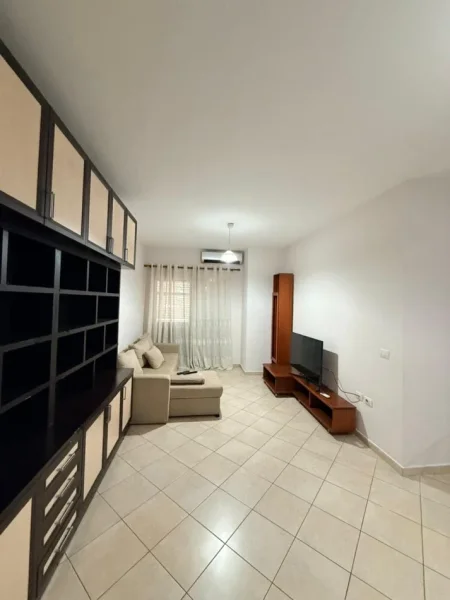 Tirane, jepet me qera apartament 2+1 Kati 1, 100 m² 460 € (Rruga Joklin Persi)
