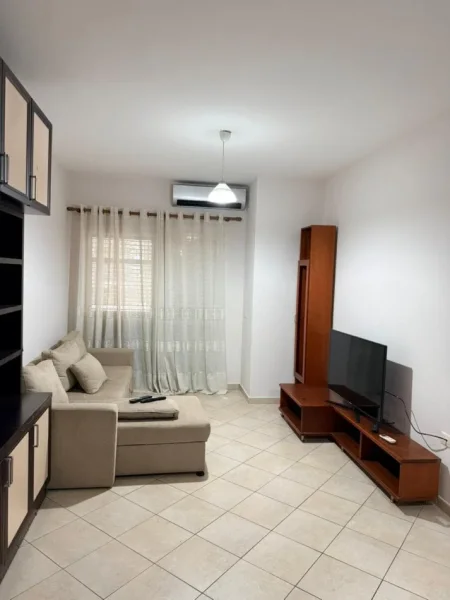 Tirane, jepet me qera apartament 2+1 Kati 1, 100 m² 460 € (Rruga Joklin Persi)