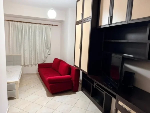 Tirane, jepet me qera apartament 2+1 Kati 1, 100 m² 460 € (Rruga Joklin Persi)