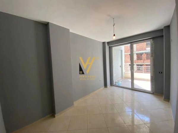 Tirane, shitet apartament 2+1+Ballkon Kati 2, 110 m² 215.000 € (KOPSHTI BOTANIK)