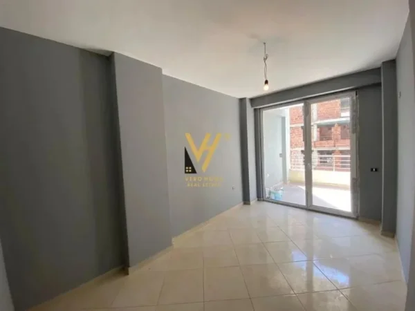 Tirane, shitet apartament 2+1+Ballkon Kati 2, 110 m² 215.000 € (KOPSHTI BOTANIK)