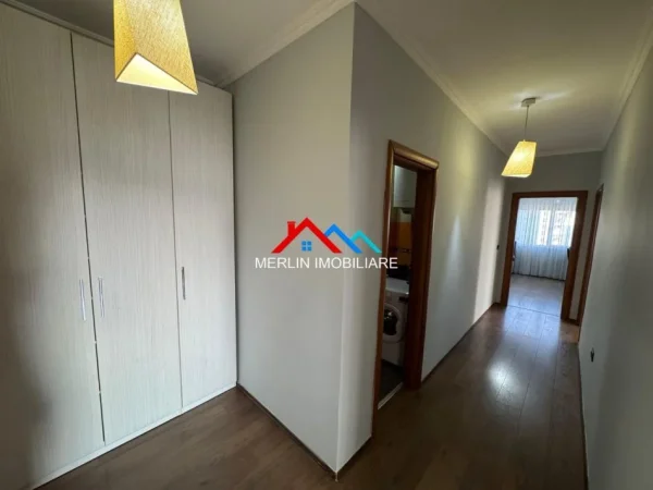 Tirane, jepet me qera apartament 2+1+Aneks+Ballkon Kati 8, 120 m² 830 € (RRUGA E DIBRES, SELVIA.)
