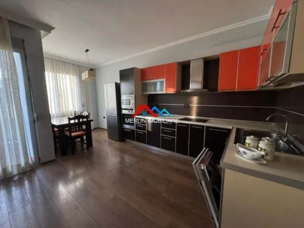 Tirane, jepet me qera apartament 2+1+Aneks+Ballkon Kati 8, 120 m² 830 € (RRUGA E DIBRES, SELVIA.)