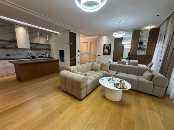 Tirane, shitet apartament Kati 4, 155 m² 665.000 €