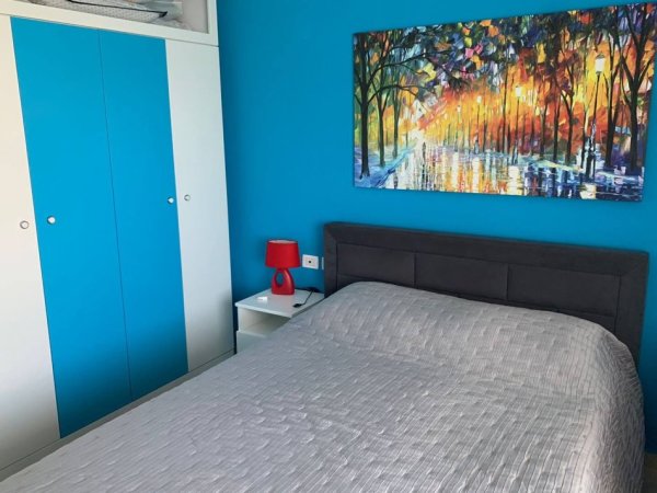 Vlore, jepet me qera nga Pronari,  pa-komision apartament 2+1+Ballkon me PARKIM Kati 5, 1.050 € (lungomare)