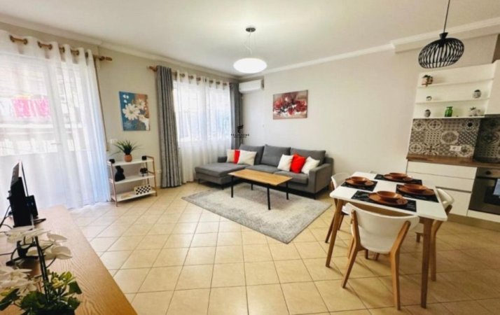 Tirane, jepet me qera apartament 1+1 , 69 m² 750 € (QENDER)