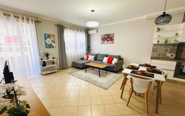 Tirane, jepet me qera apartament 1+1 , 69 m² 750 € (QENDER)