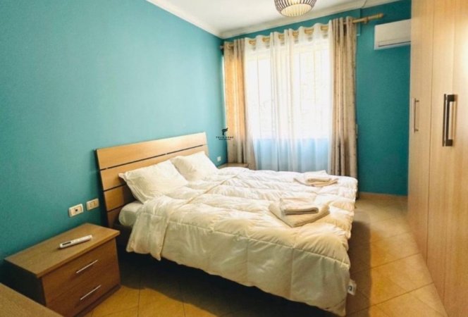 Tirane, jepet me qera apartament 1+1 , 69 m² 750 € (QENDER)