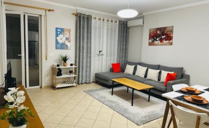 Tirane, jepet me qera apartament 1+1 , 69 m² 750 € (QENDER)