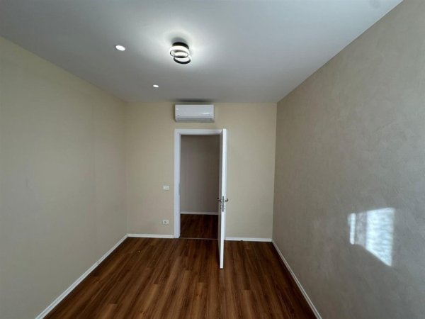 Tirane, jepet me qera apartament 2+1 Kati 7, 500 € (astir)