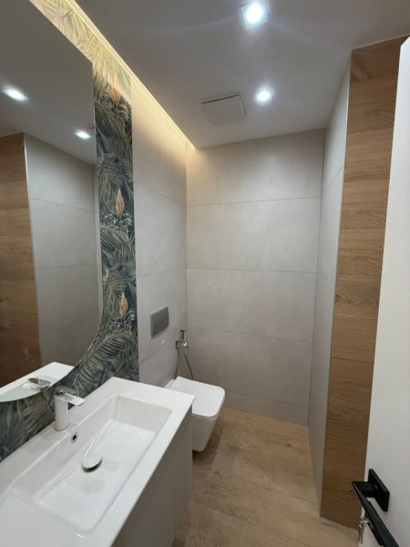 Tirane, jepet me qera apartament 2+1 Kati 6, 100 m² 1.400 € (Qender, GALERIA)